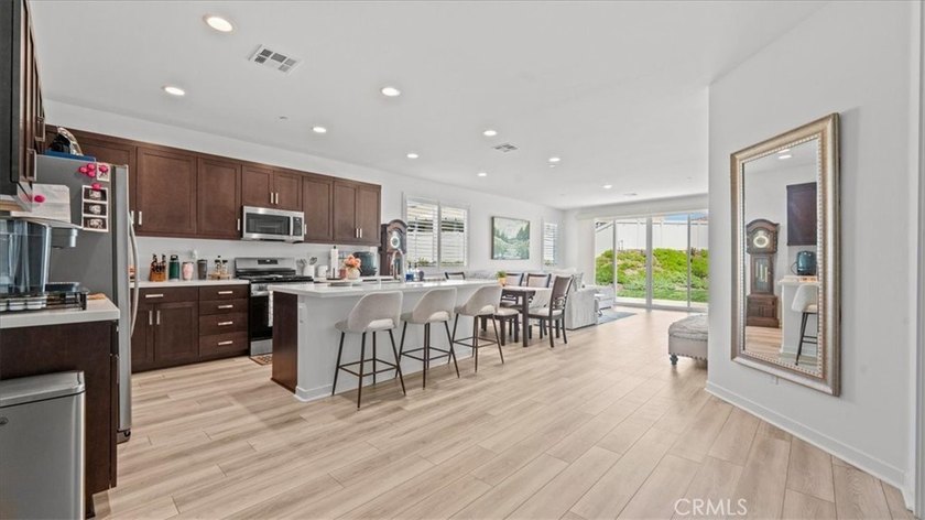 Please contact listing agent Sandra Escudero prior to showing - photo 9