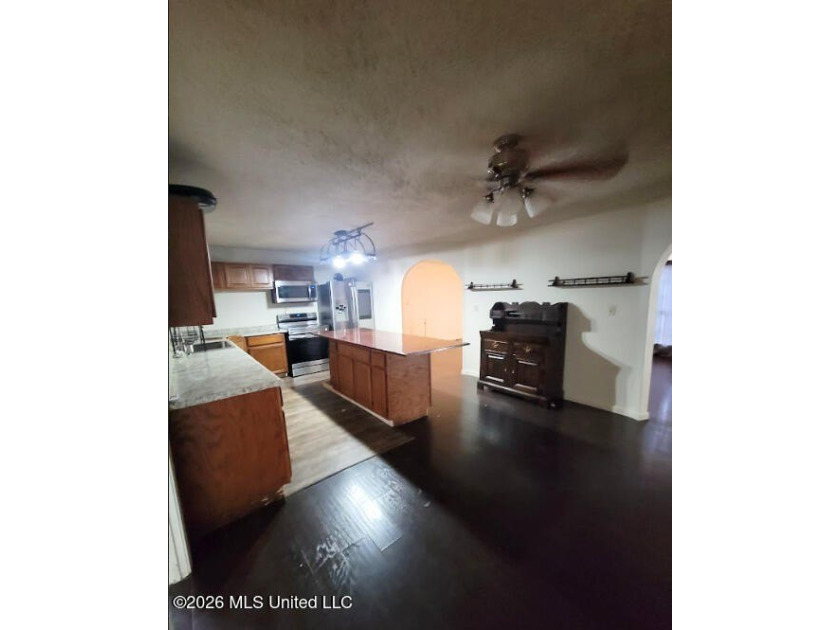 This property offers a unique opportunity with two separate - photo 3