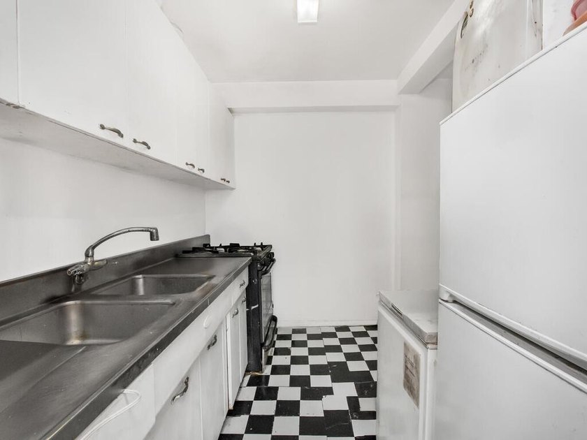 Welcome to 4 Fordham Hill Oval #8D. Offering spectacular views - photo 4