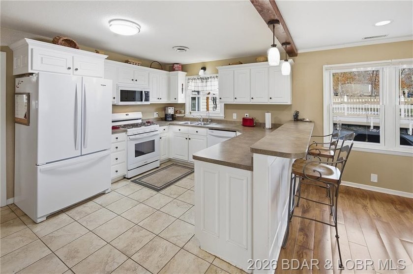 Seller has transformed this older home into a very comfortable - photo 11