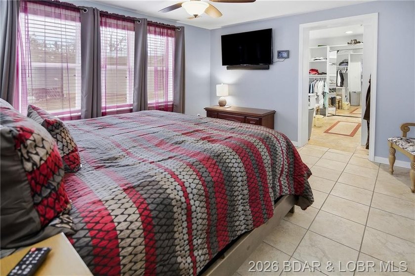 Seller has transformed this older home into a very comfortable - photo 13