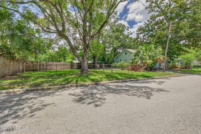 Fall in love with this charming Murray Hill bungalow - photo 31