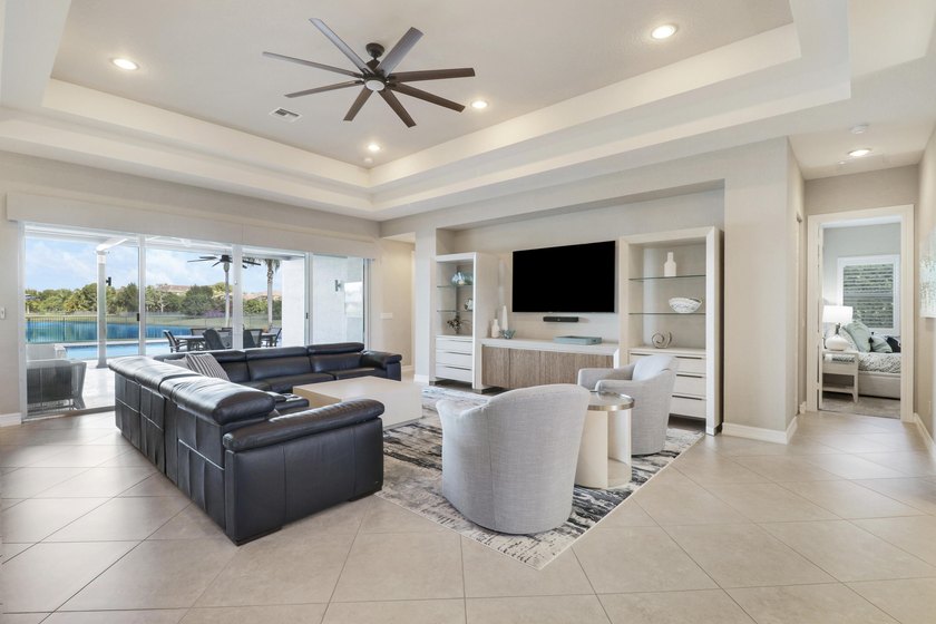 Enjoy refined lakefront living in the prestigious Bay Hill at - photo 9