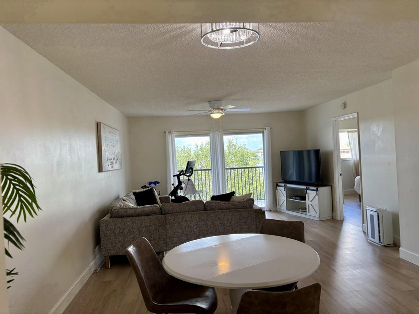 Come experience breathtaking lakefront living from this - photo 12