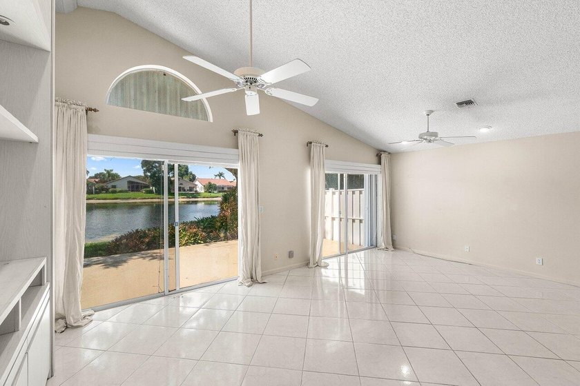 Welcome to this charming 3-bedroom, 2-bathroom single-family - photo 13