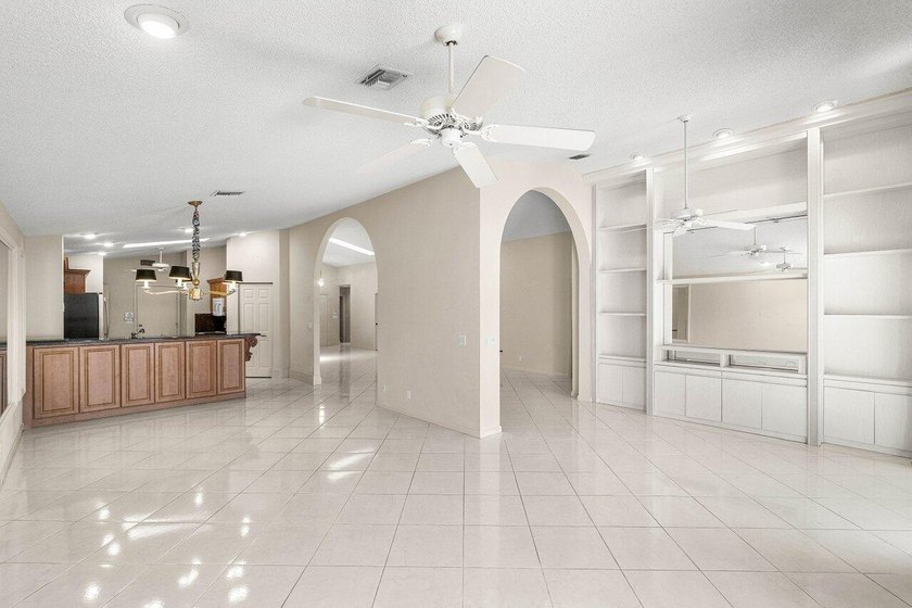 Welcome to this charming 3-bedroom, 2-bathroom single-family - photo 16