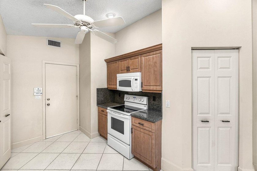 Welcome to this charming 3-bedroom, 2-bathroom single-family - photo 22