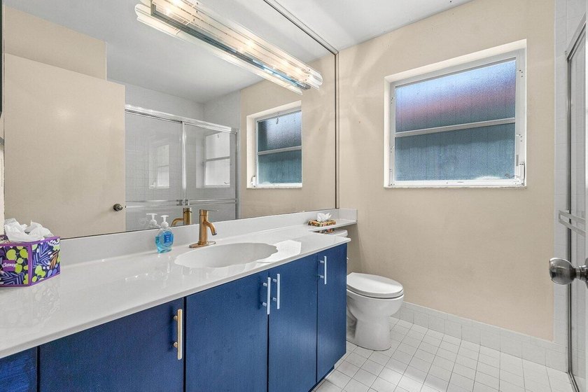 Welcome to this charming 3-bedroom, 2-bathroom single-family - photo 28