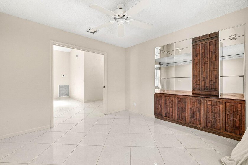 Welcome to this charming 3-bedroom, 2-bathroom single-family - photo 30
