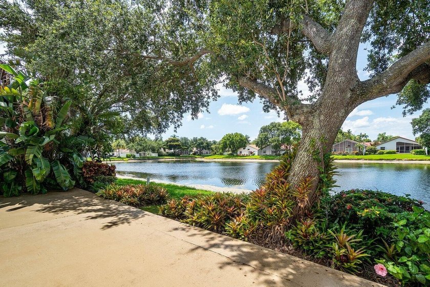 Welcome to this charming 3-bedroom, 2-bathroom single-family - photo 41