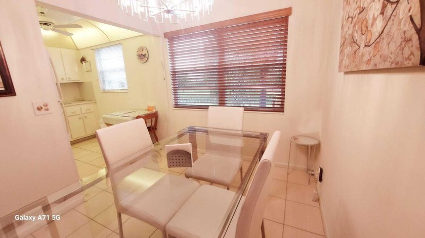 Welcome to this charming, BRIGHT CORNER, neat, two-bedroom - photo 8