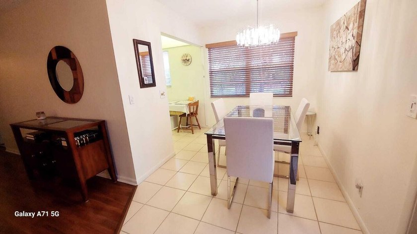 Welcome to this charming, BRIGHT CORNER, neat, two-bedroom - photo 10