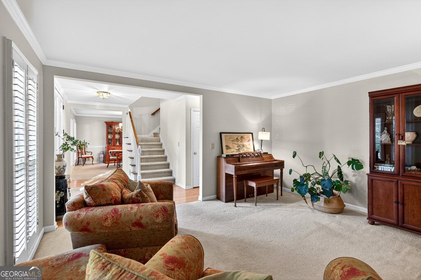 Welcome to this expansive home in Colonnade offering over 5,000 - photo 11