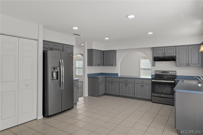 Nestled on a quiet cul-de-sac, this original-owner, custom-built - photo 15