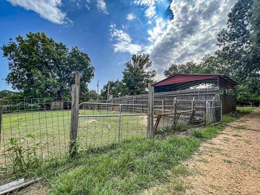 This property is on the south side of Batesville inside city - photo 31