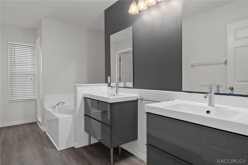 Nestled on a quiet cul-de-sac, this original-owner, custom-built - photo 34