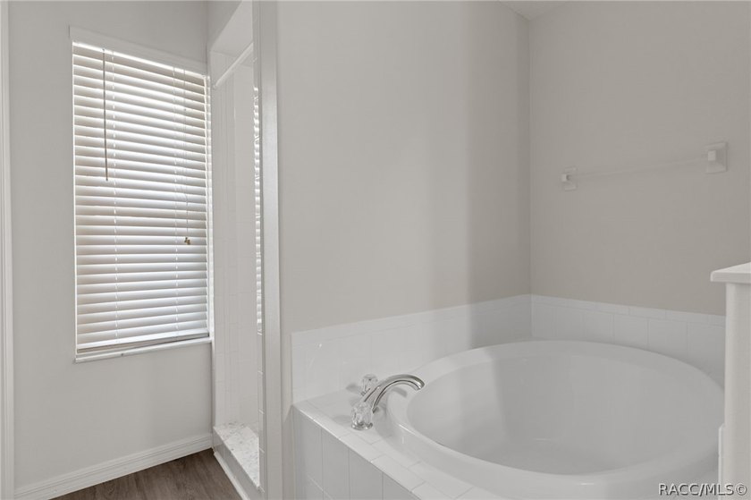Nestled on a quiet cul-de-sac, this original-owner, custom-built - photo 36
