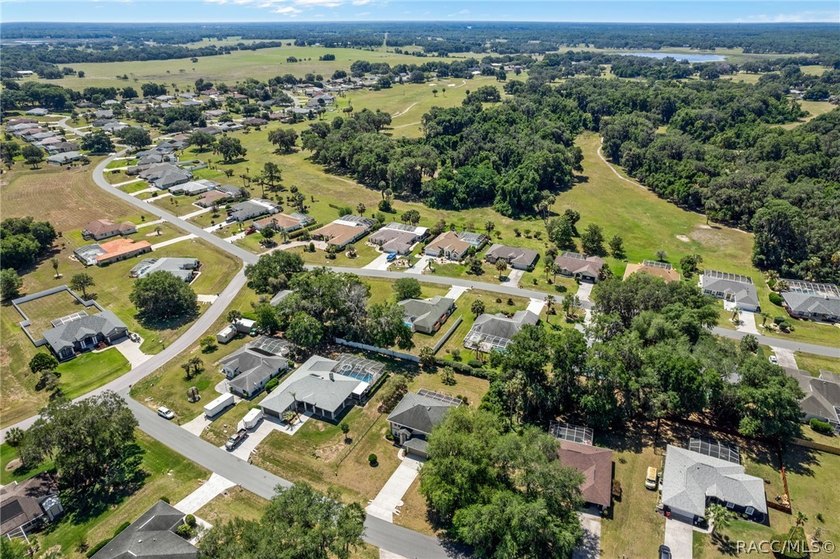 Nestled on a quiet cul-de-sac, this original-owner, custom-built - photo 48