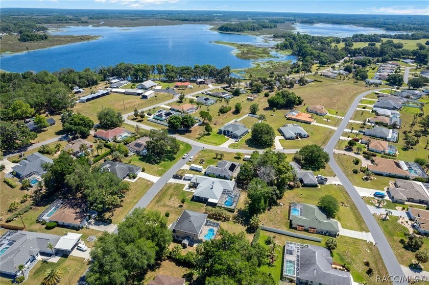 Nestled on a quiet cul-de-sac, this original-owner, custom-built - photo 49