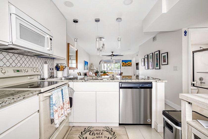 Turnkey opportunity in the heart of Lake Worth! This - photo 5