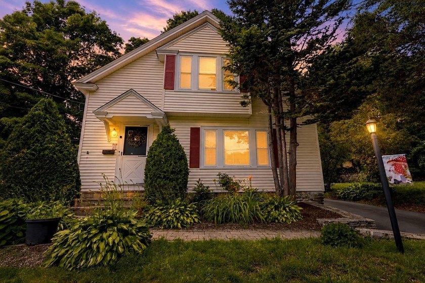 Spacious 3-bedroom, 1.5-bath home offering comfort, character - photo 2