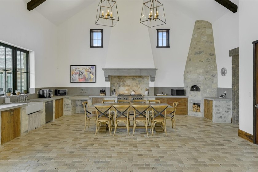 Welcome to a rare blend of bold Texas beauty &amp; modern luxury - photo 12