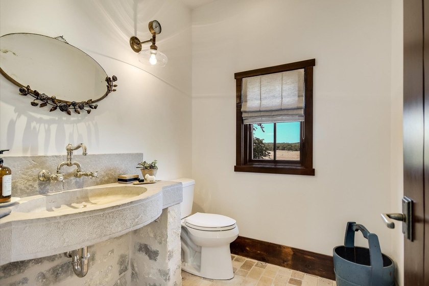 Welcome to a rare blend of bold Texas beauty &amp; modern luxury - photo 14