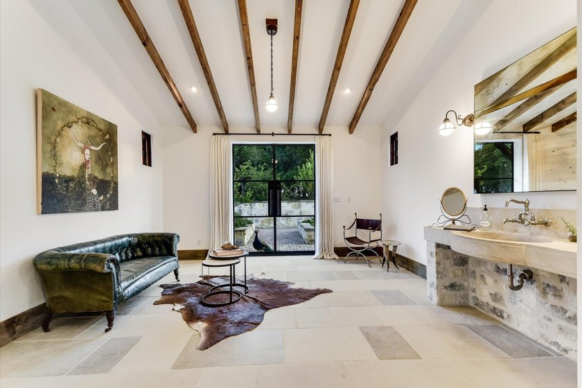 Welcome to a rare blend of bold Texas beauty &amp; modern luxury - photo 19