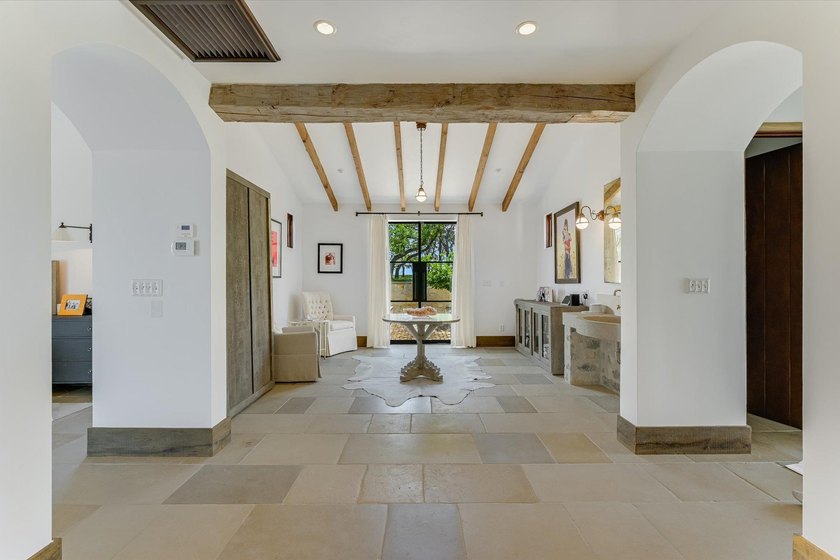 Welcome to a rare blend of bold Texas beauty &amp; modern luxury - photo 20