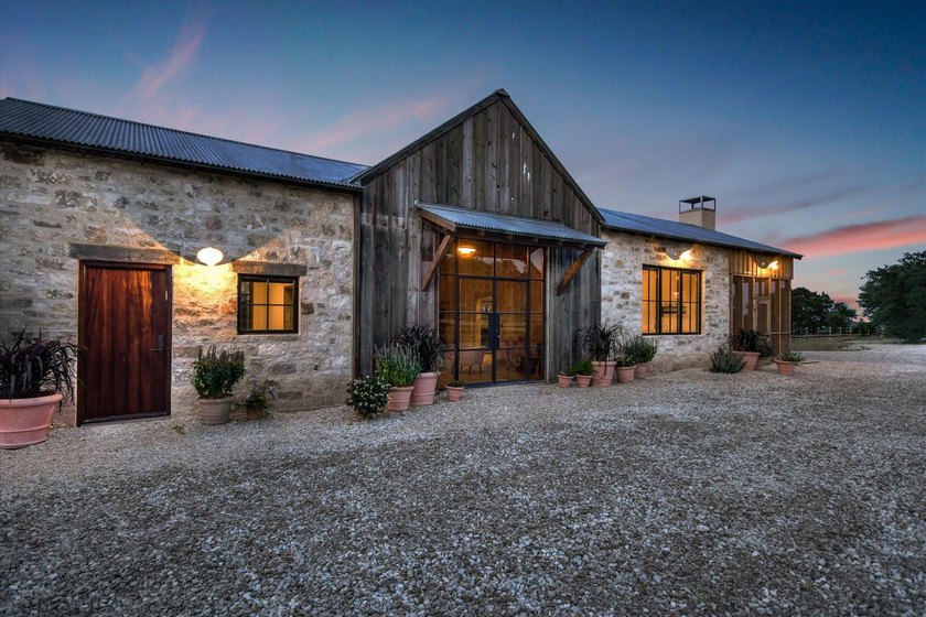 Welcome to a rare blend of bold Texas beauty &amp; modern luxury - photo 30