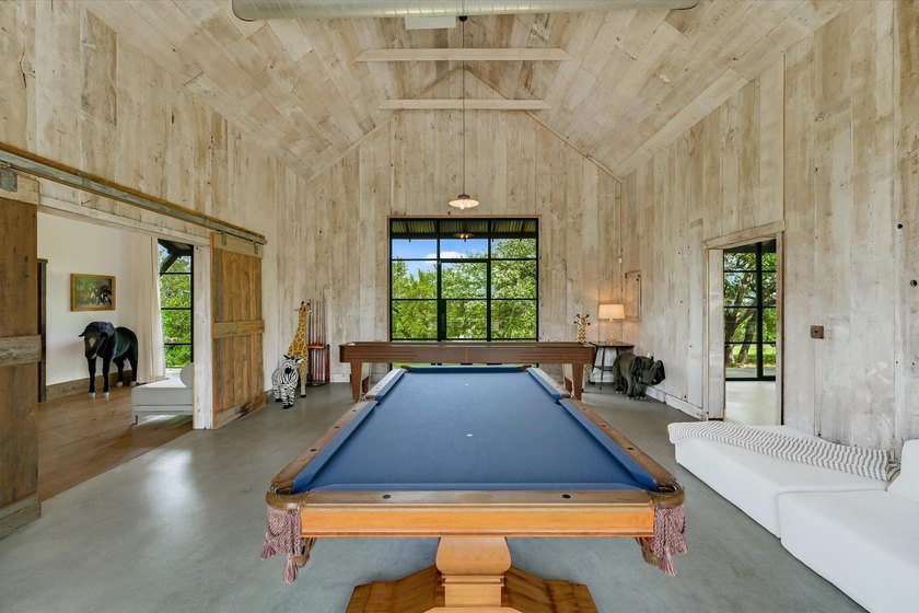 Welcome to a rare blend of bold Texas beauty &amp; modern luxury - photo 32