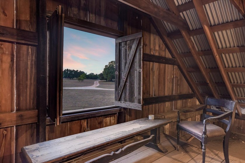 Welcome to a rare blend of bold Texas beauty &amp; modern luxury - photo 40