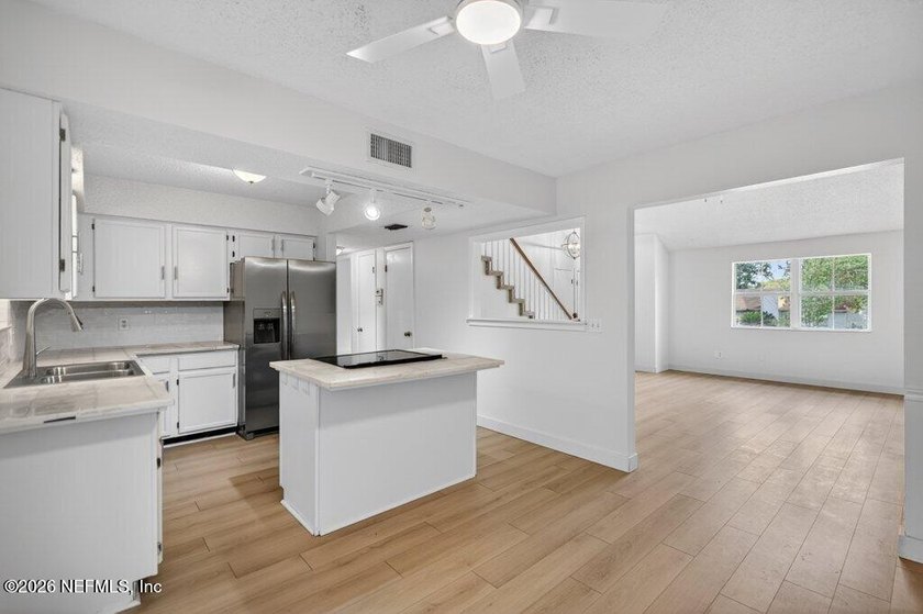 Open House everyday, call us for time! Beautifully updated home - photo 8