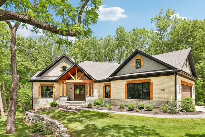Welcome to this exceptional custom-built home, thoughtfully - photo 13