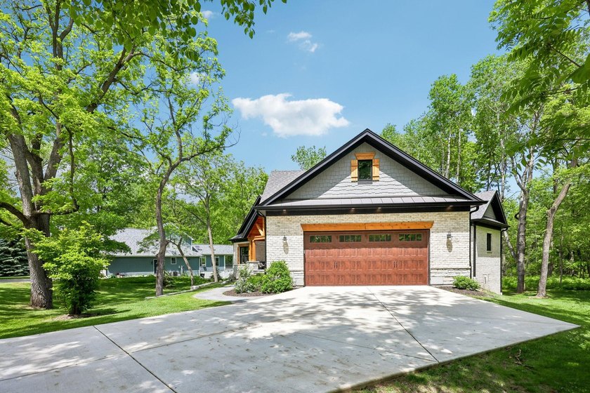Welcome to this exceptional custom-built home, thoughtfully - photo 17
