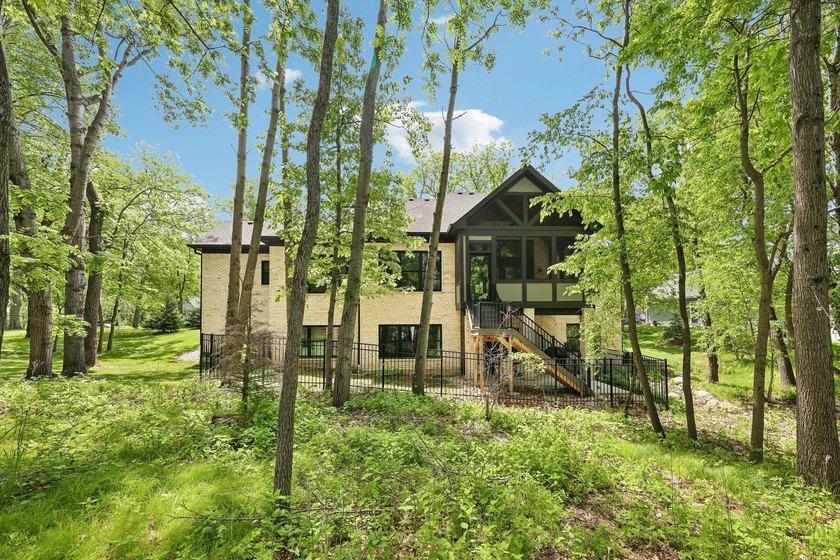 Welcome to this exceptional custom-built home, thoughtfully - photo 21