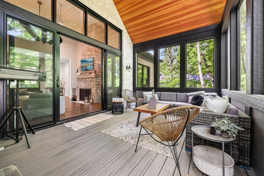 Welcome to this exceptional custom-built home, thoughtfully - photo 23