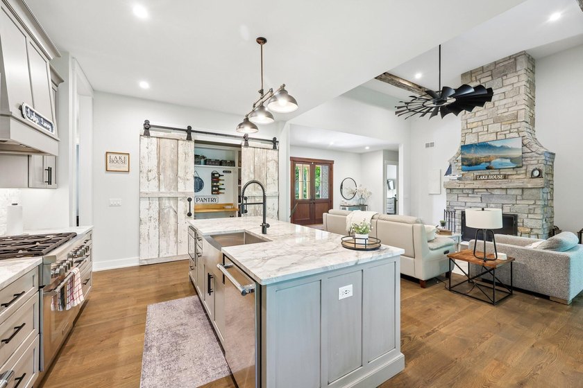 Welcome to this exceptional custom-built home, thoughtfully - photo 24