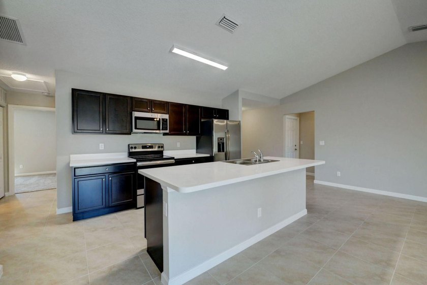 THE POPULAR BILTMORE MODEL BUILT BY AWARD WINNING SYNERGY HOMES - photo 6