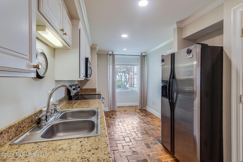 Well-maintained 2-bedroom, 1.5-bath condo offering comfort - photo 8
