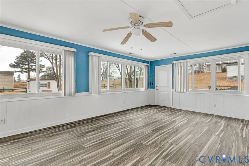 Renovated 4 Bedroom cottage in Rappahannock River Estates! Only - photo 11