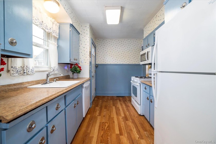 Make this warm and welcoming 4-bedroom, 2-bath cape; your own - photo 12