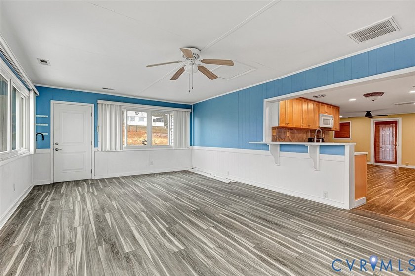 Renovated 4 Bedroom cottage in Rappahannock River Estates! Only - photo 13