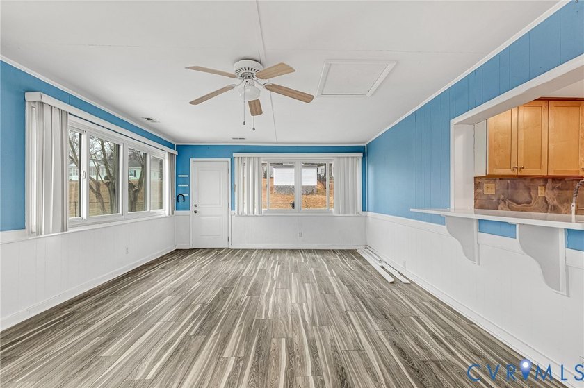 Renovated 4 Bedroom cottage in Rappahannock River Estates! Only - photo 15