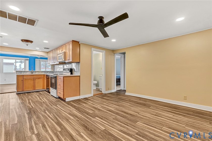 Renovated 4 Bedroom cottage in Rappahannock River Estates! Only - photo 19