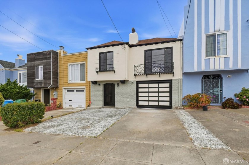Location, location, location! Welcome to 2180 40th Ave, a bright - photo 4