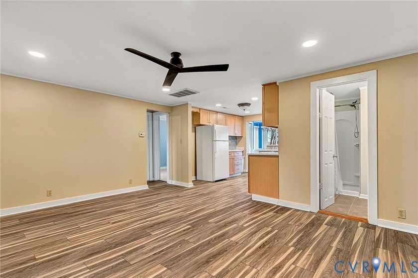 Renovated 4 Bedroom cottage in Rappahannock River Estates! Only - photo 25