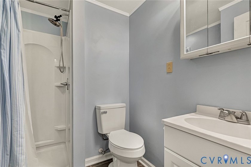 Renovated 4 Bedroom cottage in Rappahannock River Estates! Only - photo 28