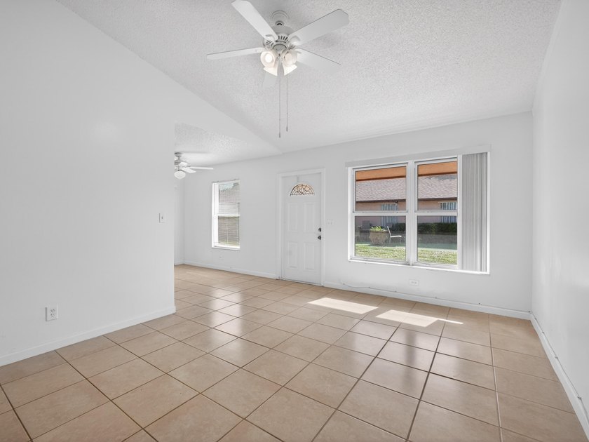 Beautiful 2BR/2BA renovated villa in the sought-after Sierra - photo 8