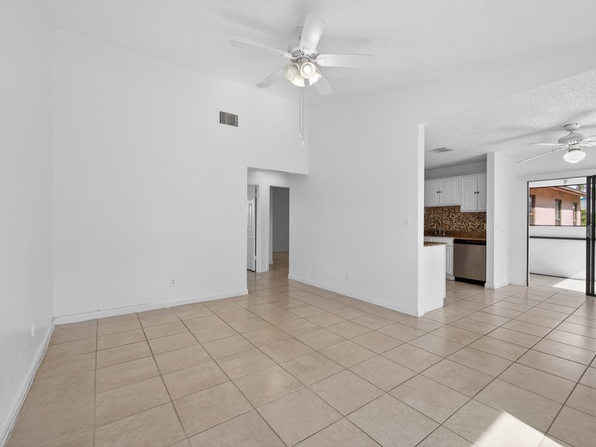Beautiful 2BR/2BA renovated villa in the sought-after Sierra - photo 9